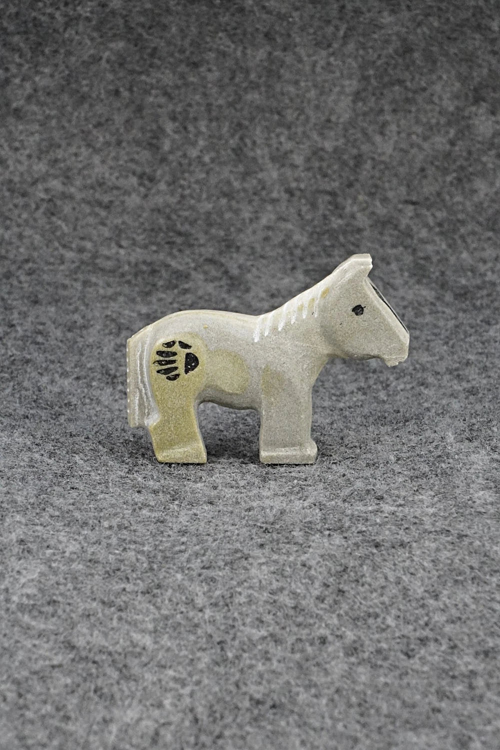 Horse Zuni Fetish Carving - Carol Martin