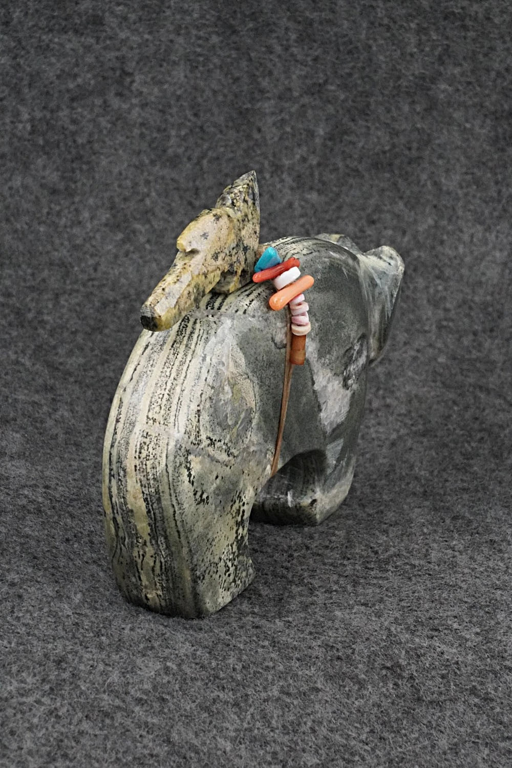 Bear Zuni Fetish Carving - Fernando Laiwakete