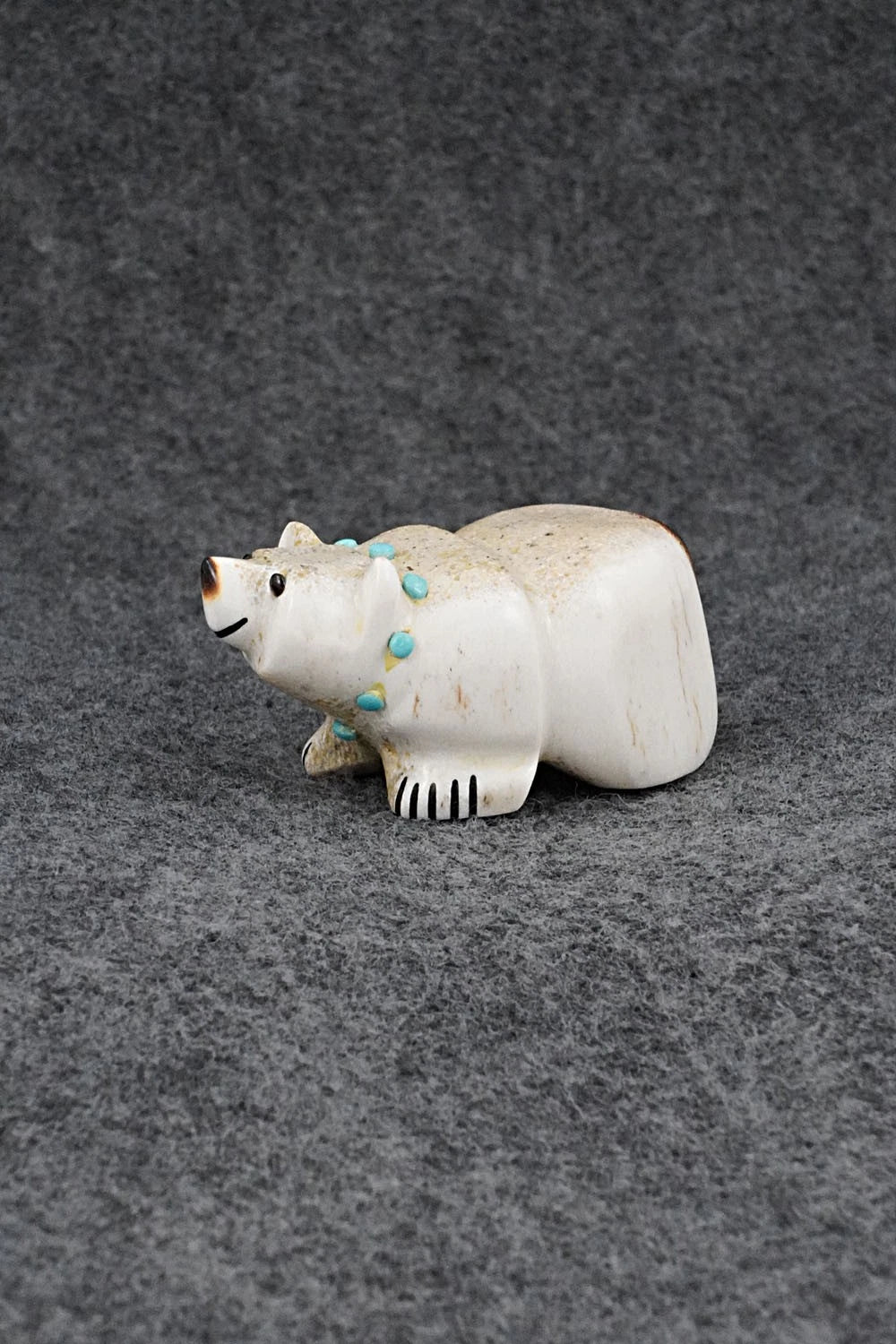 Bear Zuni Fetish Carving - Claudia Peina