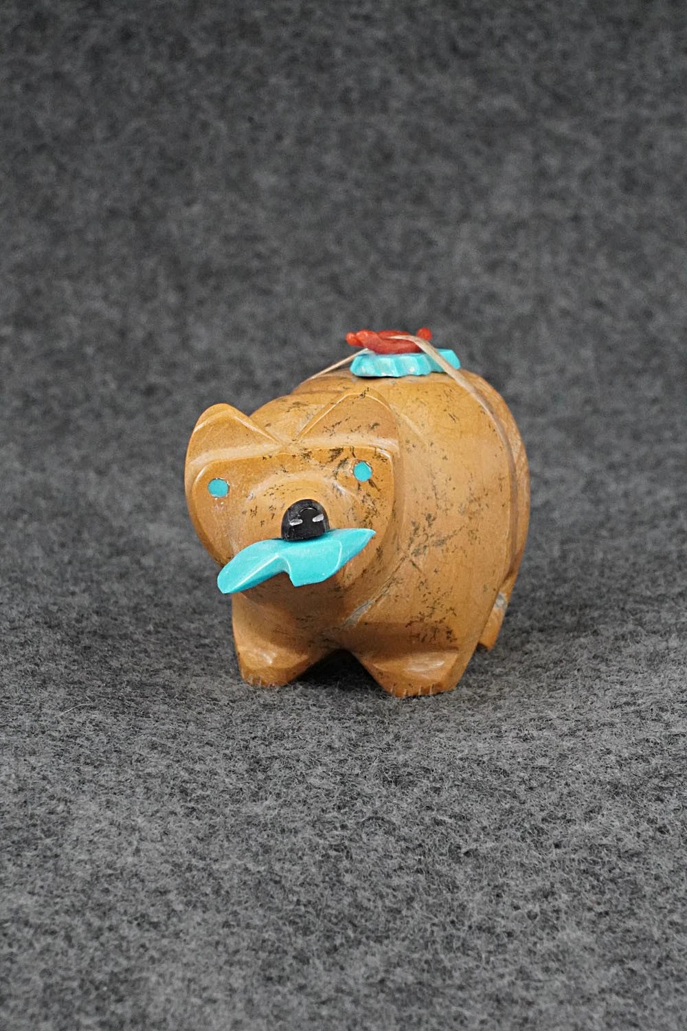 Bear Zuni Fetish Carving - Enrike Leekya