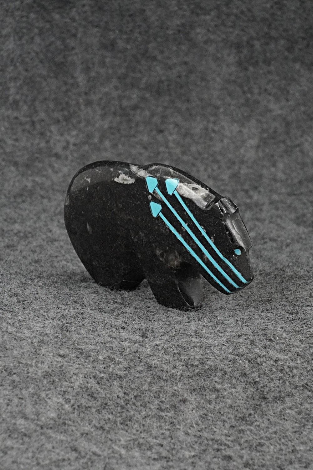 Bear Zuni Fetish Carving - Kenric Laiwekete