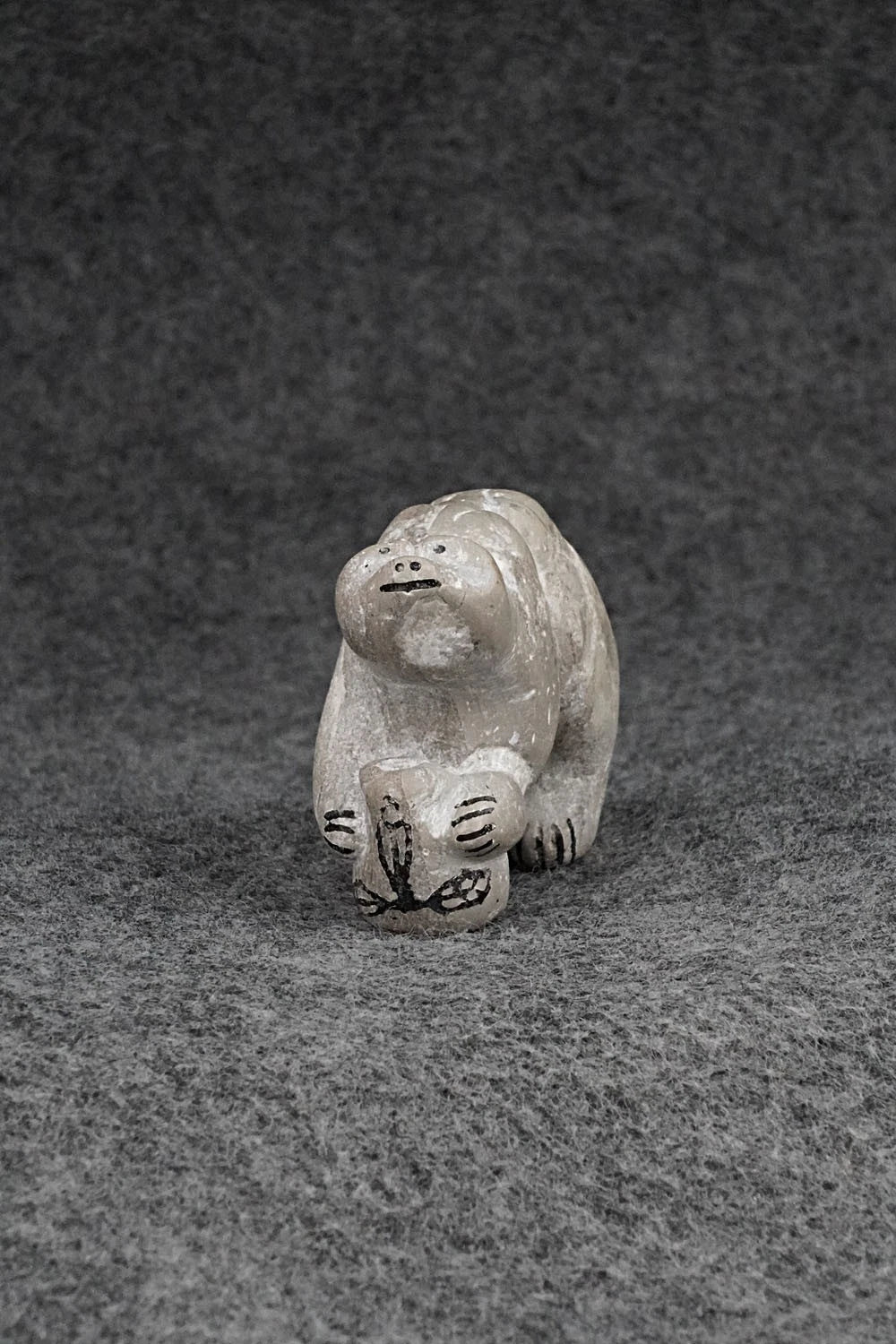 Bear Zuni Fetish Carving - Rick Kallestewa
