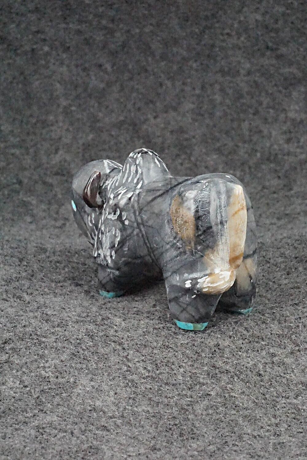 Buffalo Zuni Fetish Carving - Freddie Leekya