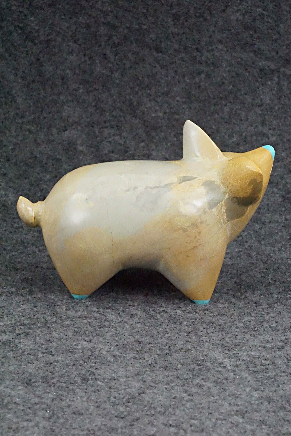 Pig with Curly Tail Zuni Fetish Carving - Enrike Leekya