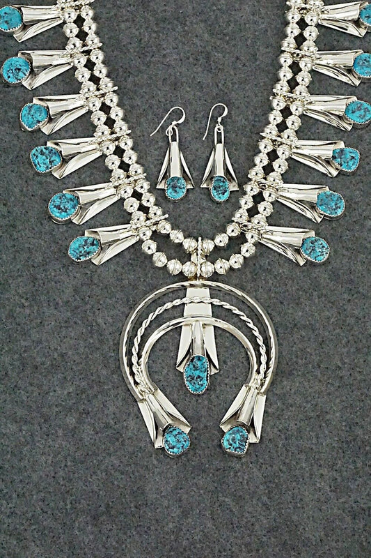 NKS180809-05TQ Turquoise Squash Blossom Pendant Navajo Pearls
