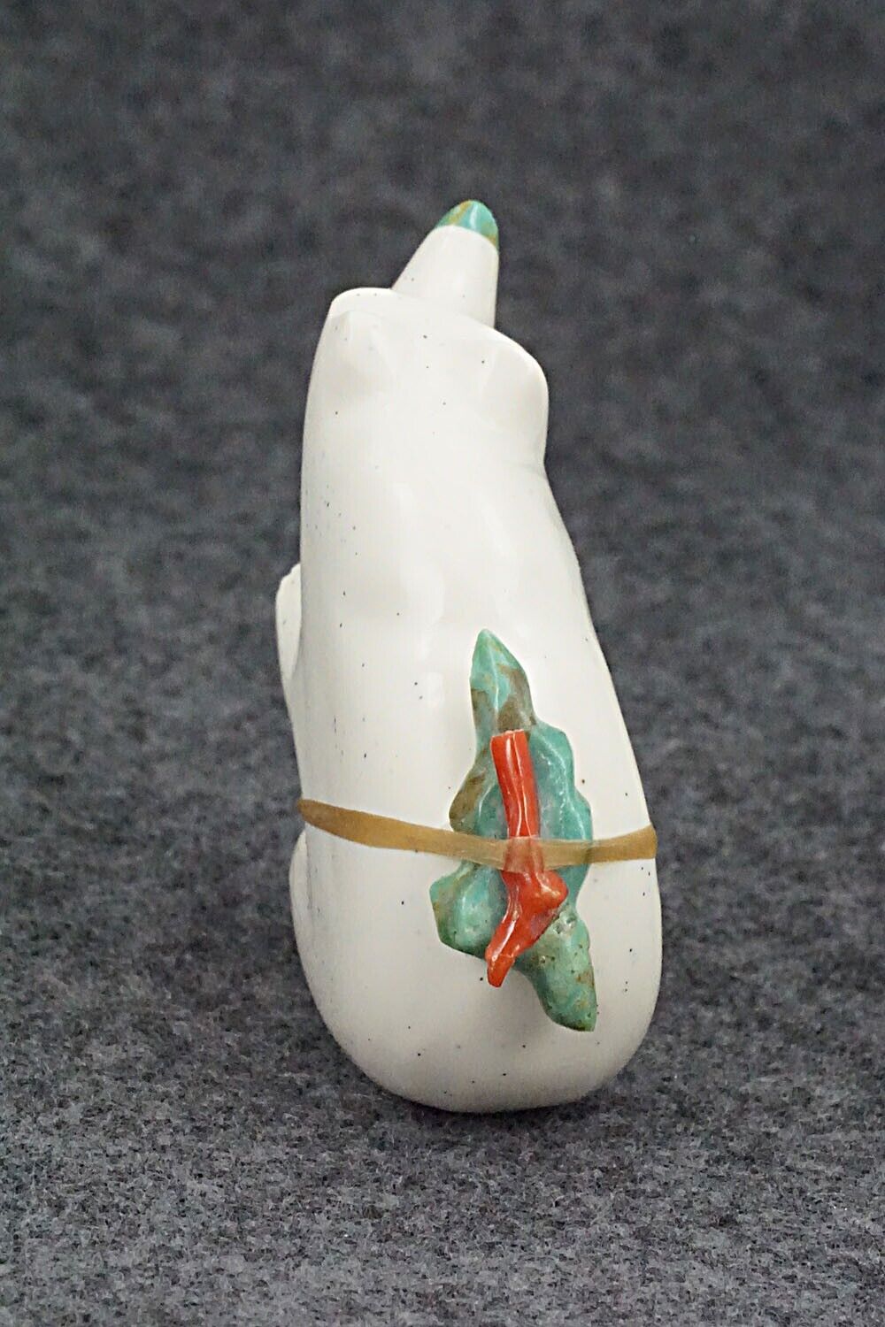 Bear Zuni Fetish Carving - Enrike Leekya