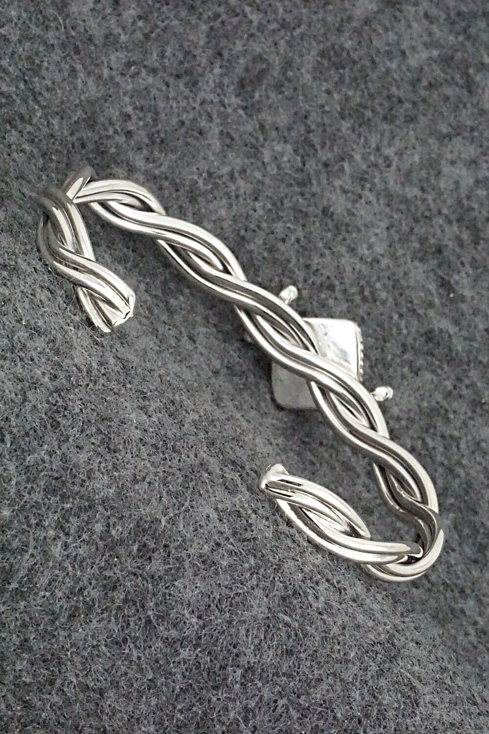 Spiny Oyster & Sterling Silver Bracelet - James Manygoats