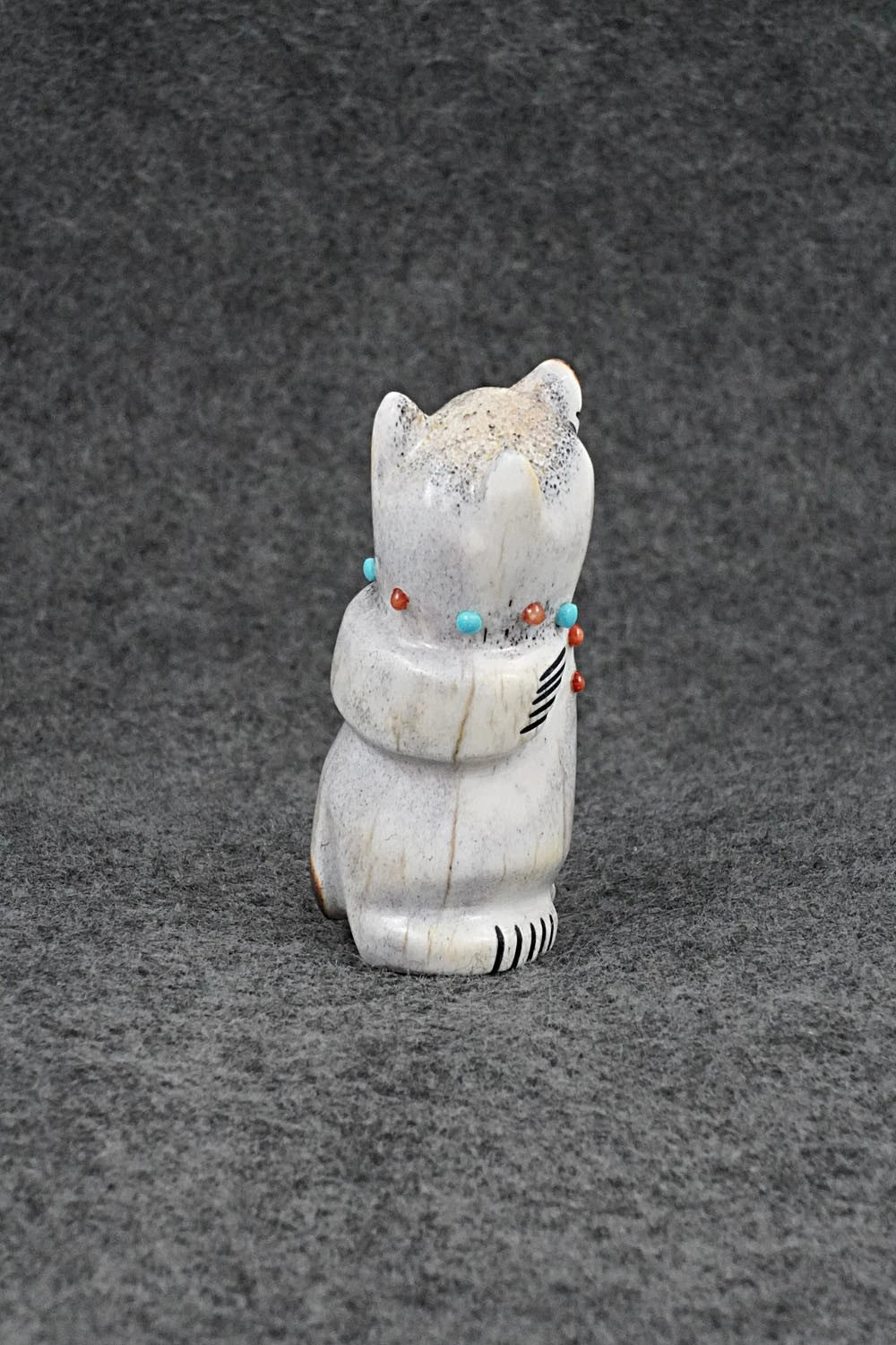Bear Zuni Fetish Carving - Claudia Peina