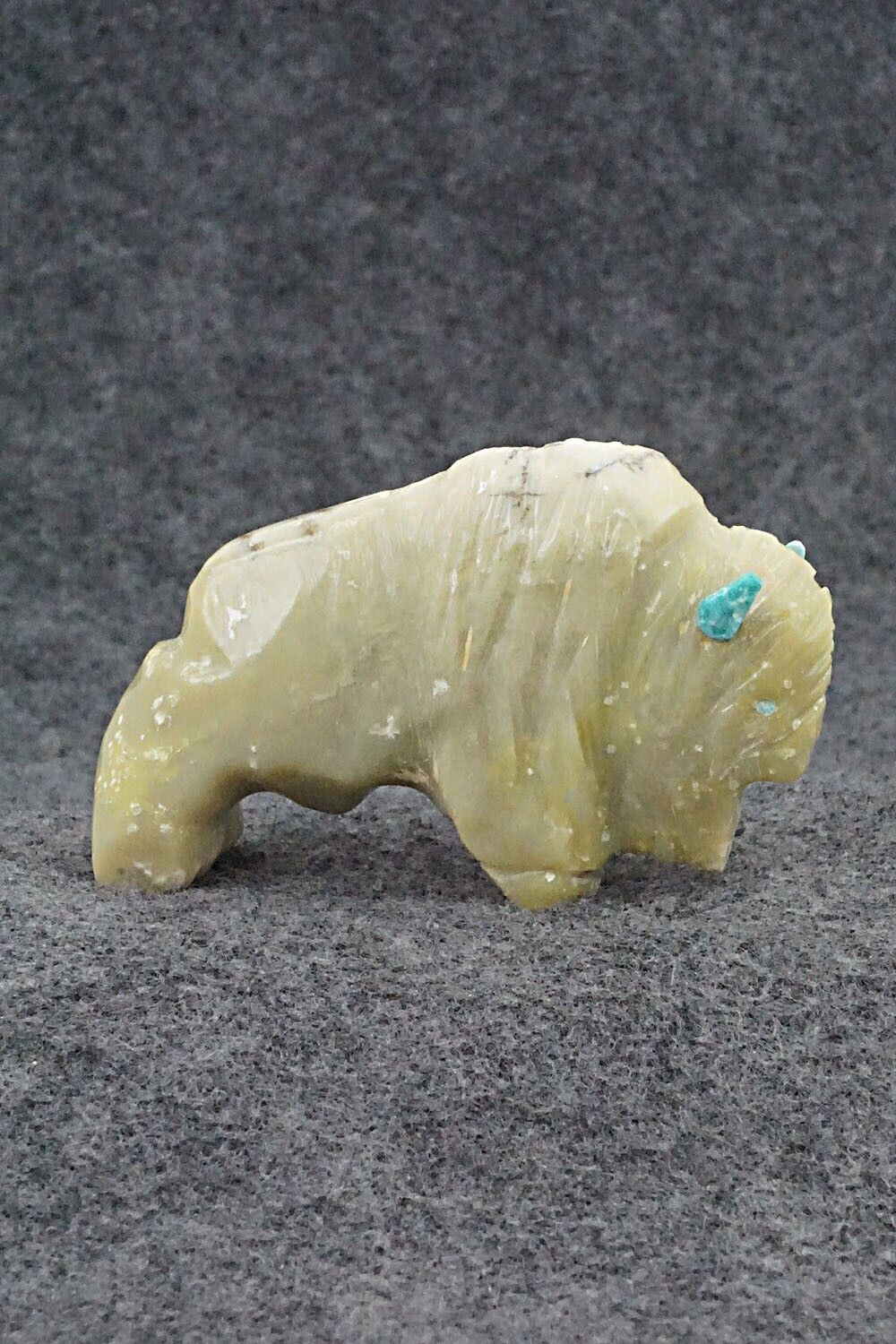 Buffalo Zuni Fetish Carving - Kevin Quam