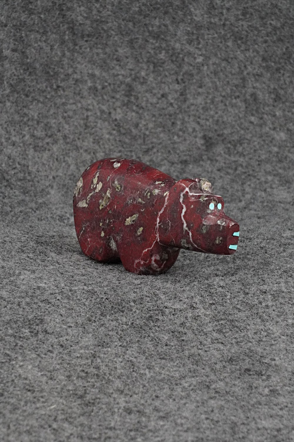 Bear Zuni Fetish Carving - Bernard Laiwakete
