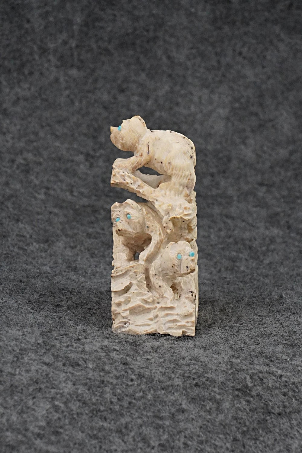 Bears Zuni Fetish Carving - Adrian Cachini