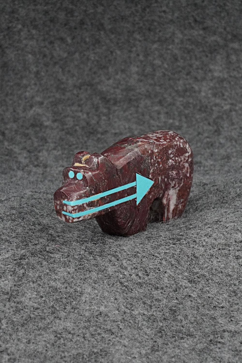 Bear Zuni Fetish Carving - Bernard Laiwakete