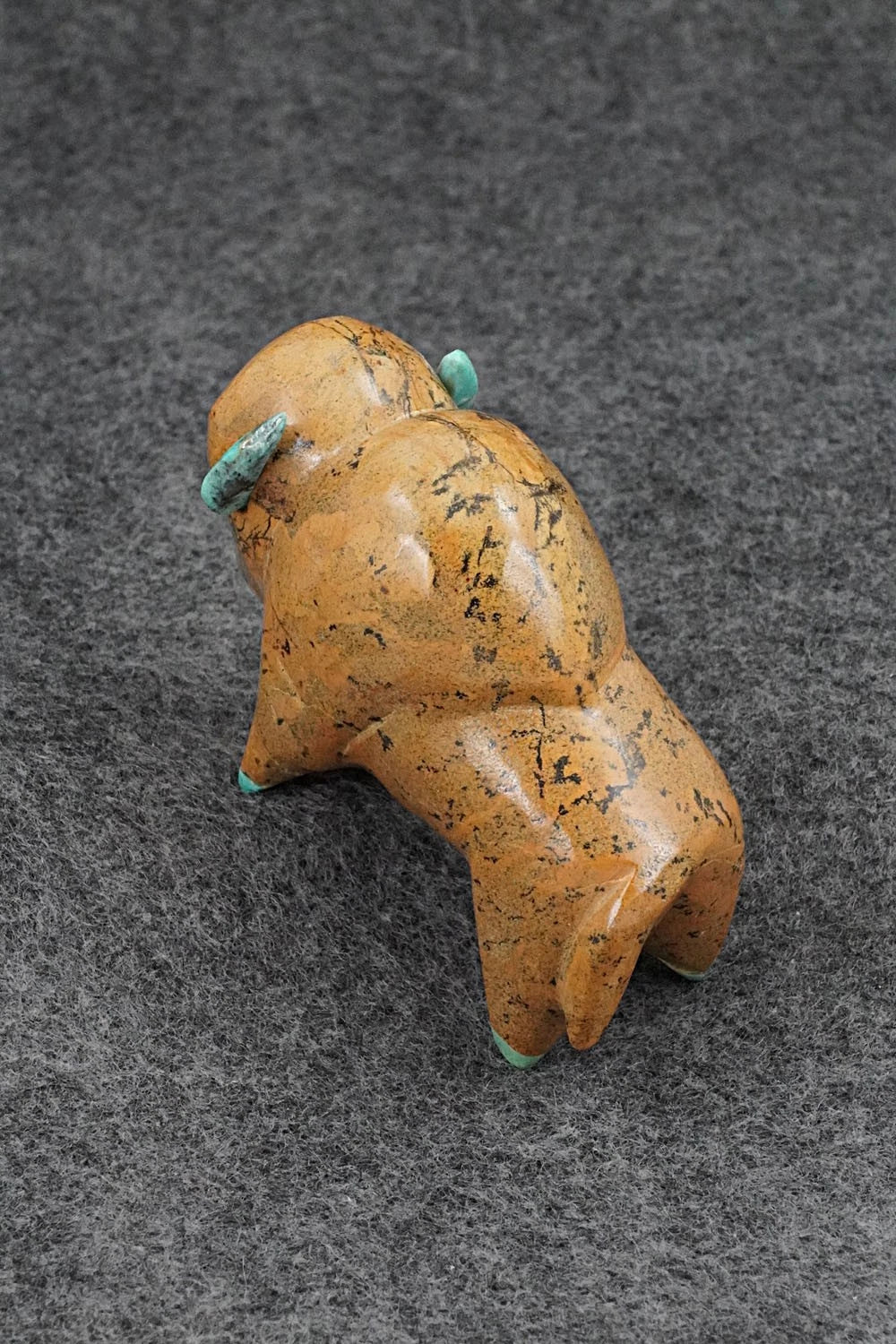 Buffalo Zuni Fetish Carving - Enrike Leekya