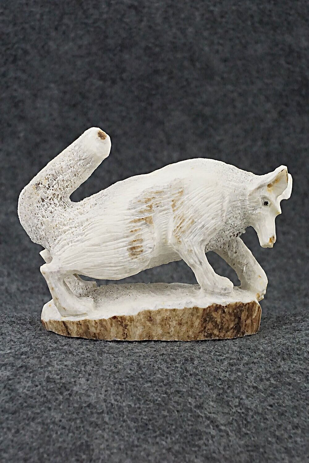 Wolf Zuni Fetish Carving - Lewis Malie Jr.