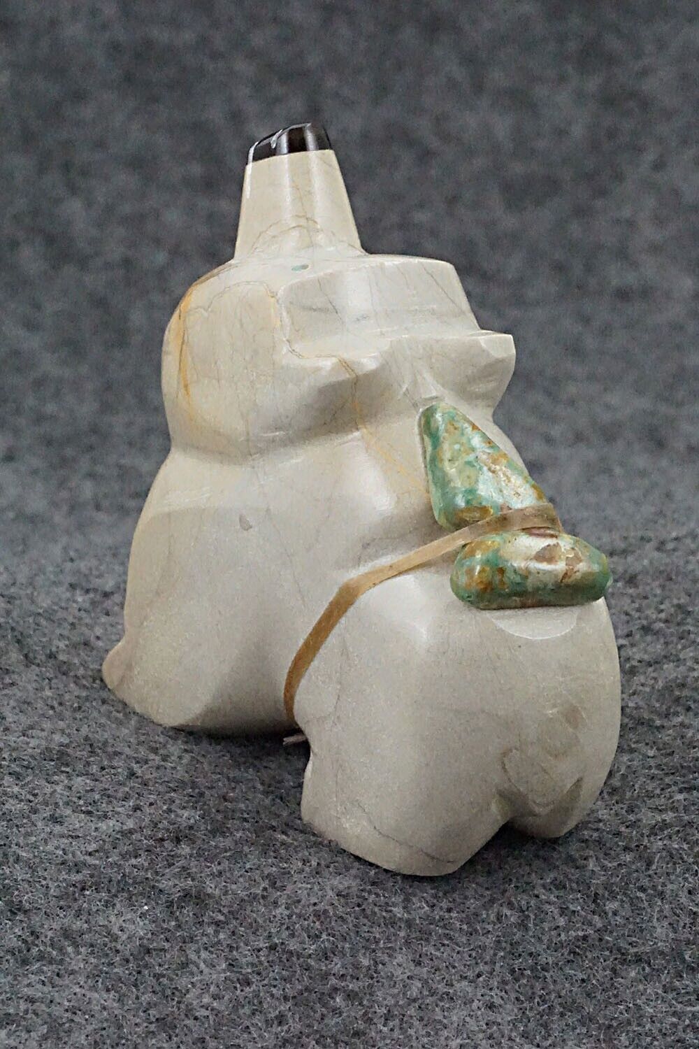 Bear Zuni Fetish Carving - Lyndric Leekya