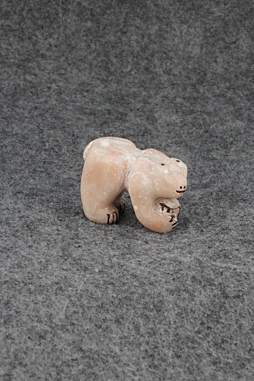 Bear Zuni Fetish Carving - Rick Kallestewa