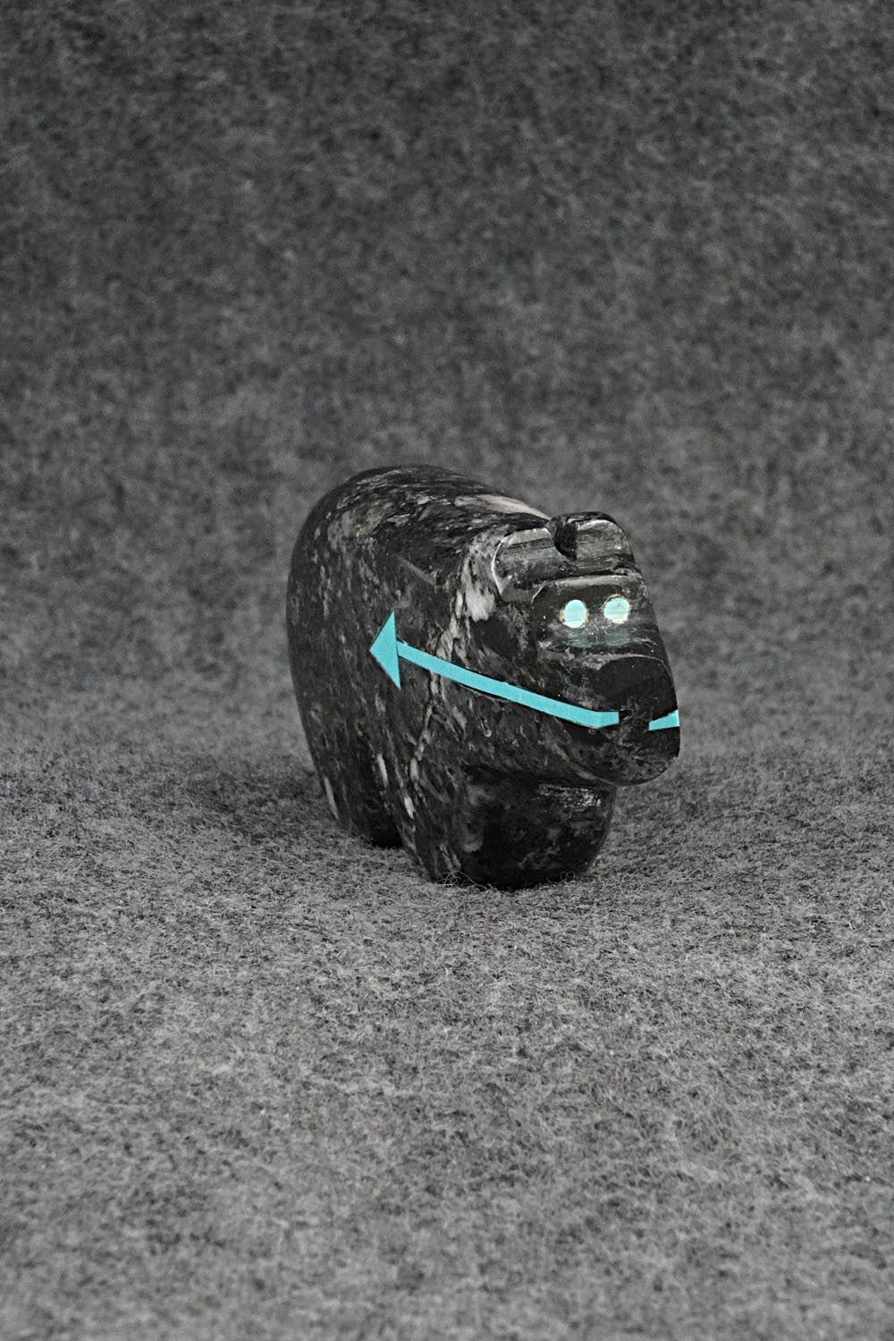Bear Zuni Fetish Carving - Bernard Laiwakete