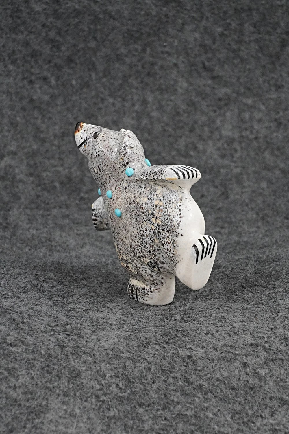 Bear Zuni Fetish Carving - Claudia Peina