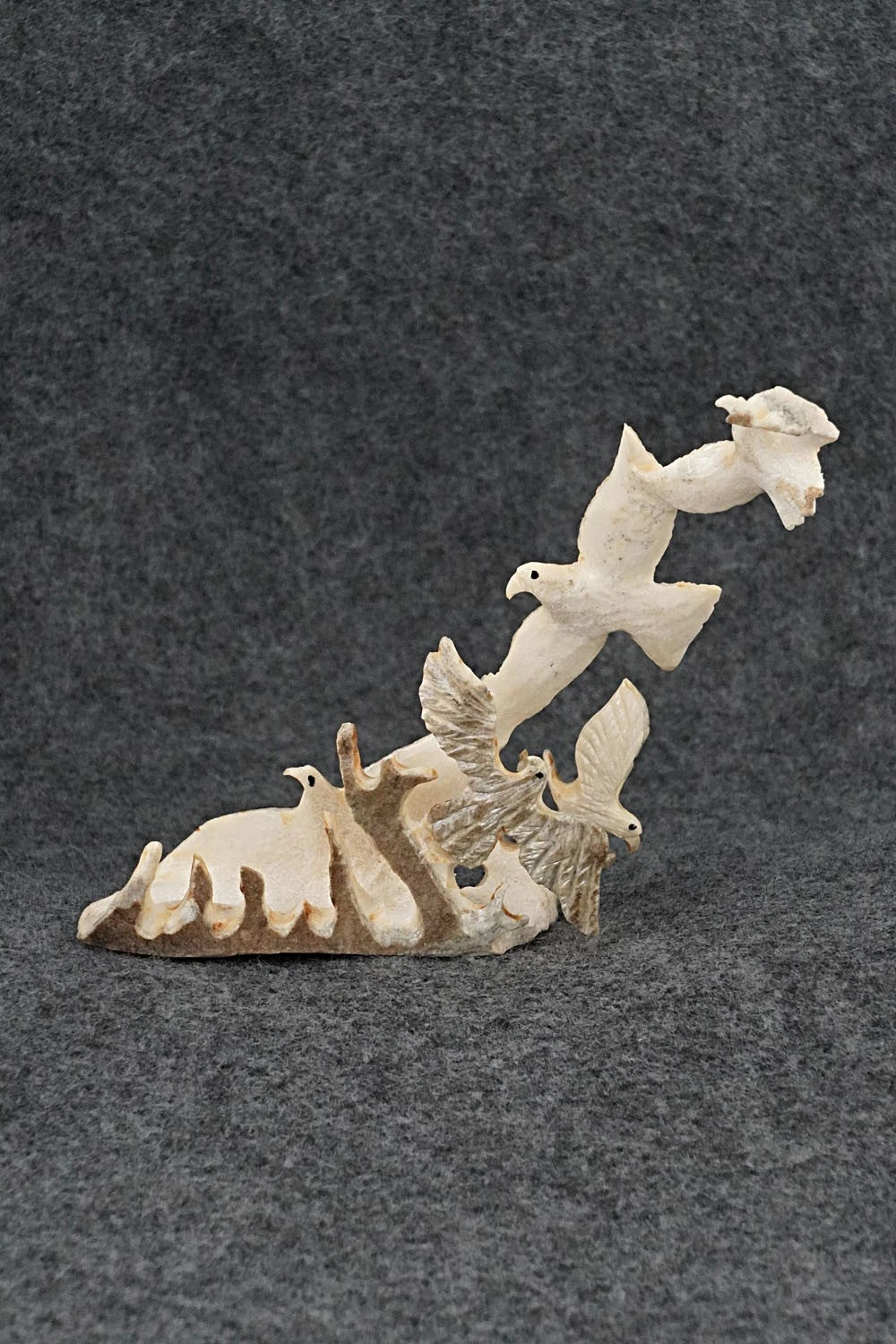 Eagles Zuni Fetish Carving - Ruben Najara