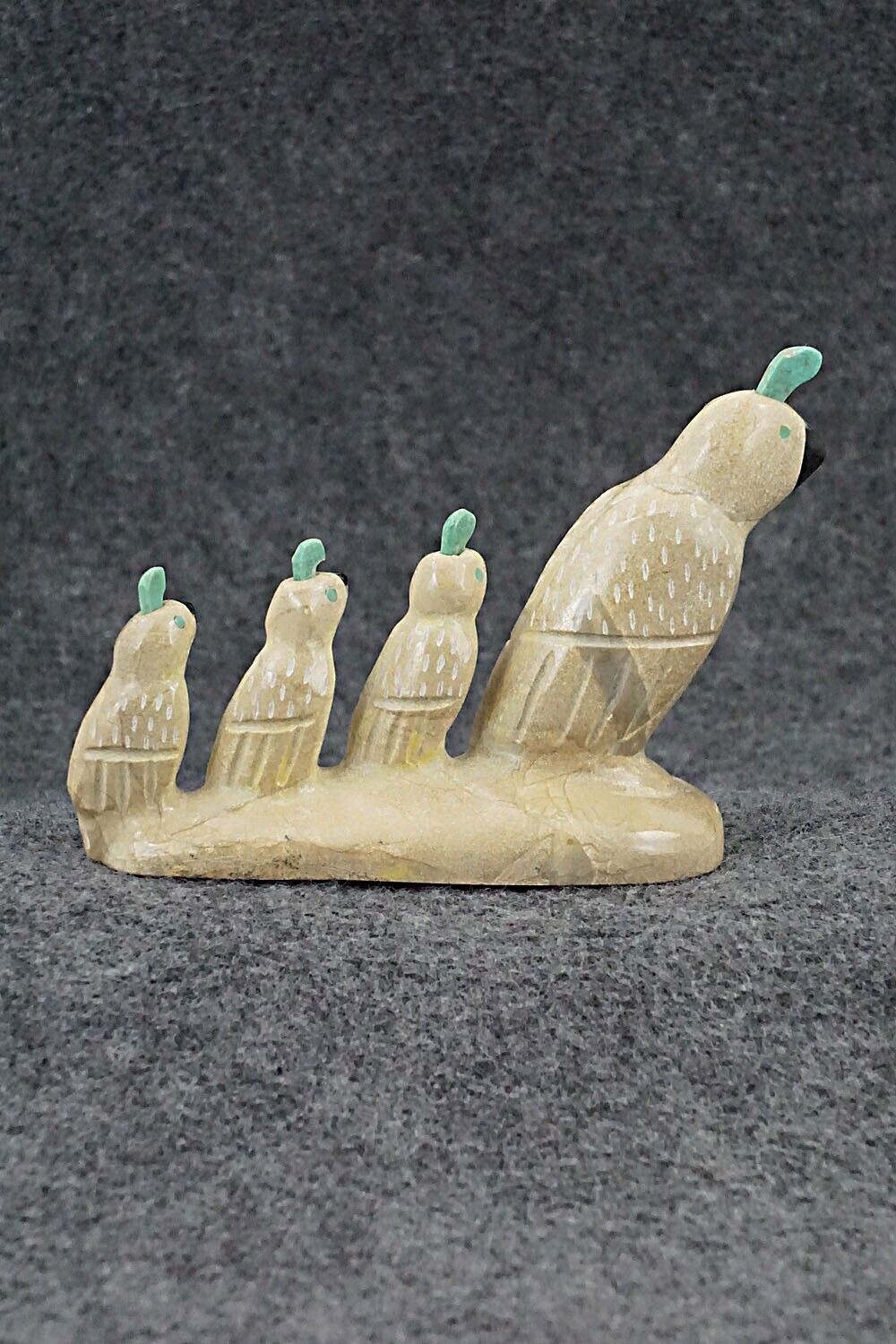 Quail with Chicks Zuni Fetish Carving - Enrike Leekya