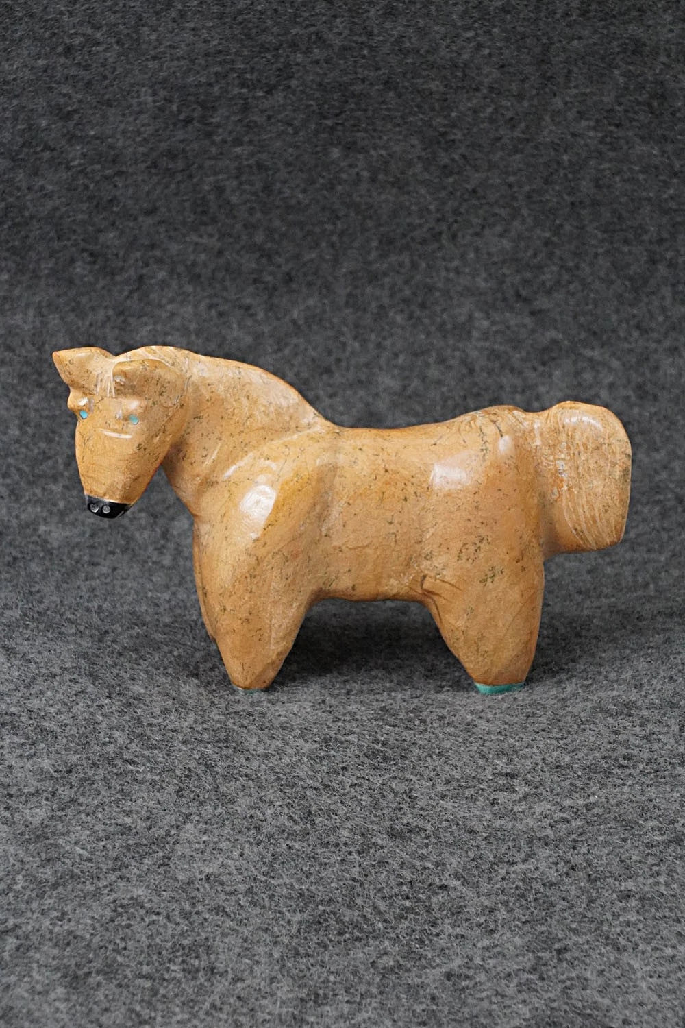 Horse Zuni Fetish Carving - Freddie Leekya