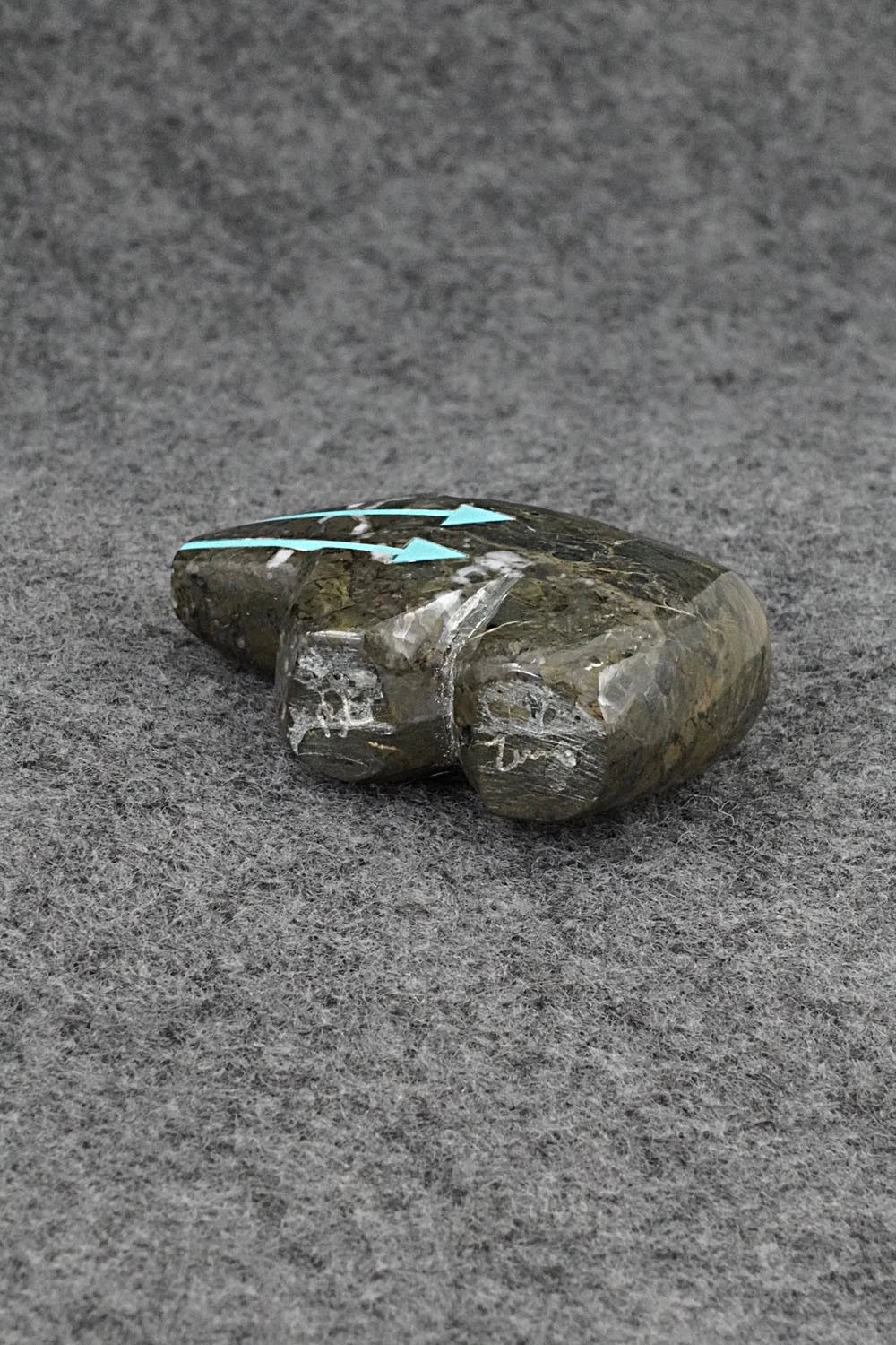 Bear Zuni Fetish Carving - Bernard Laiwakete