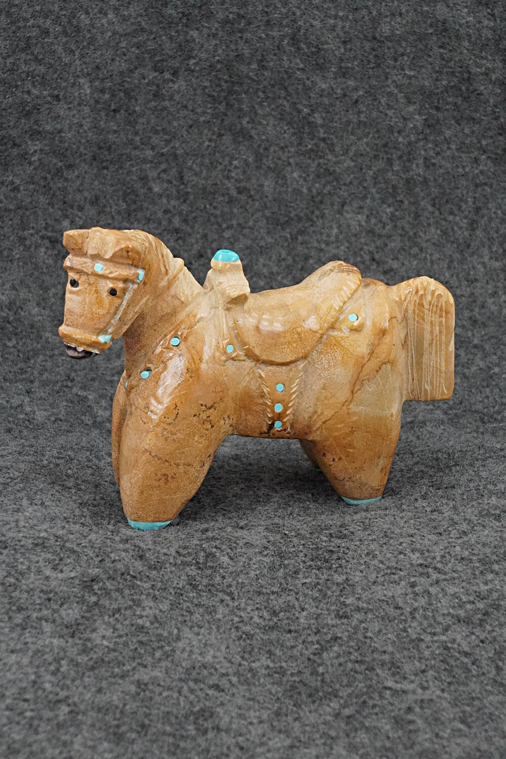 Horse Zuni Fetish Carving - Freddie Leekya