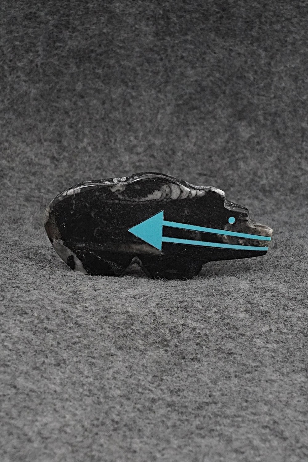 Bear Zuni Fetish Carving - Bernard Laiwakete