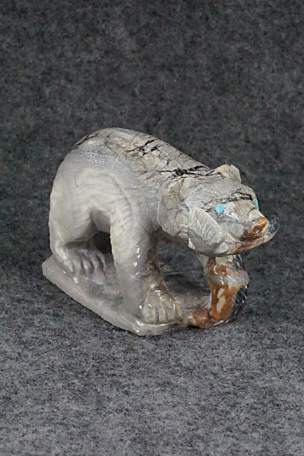 Bear with Fish Zuni Fetish - Derrick Kaamasee