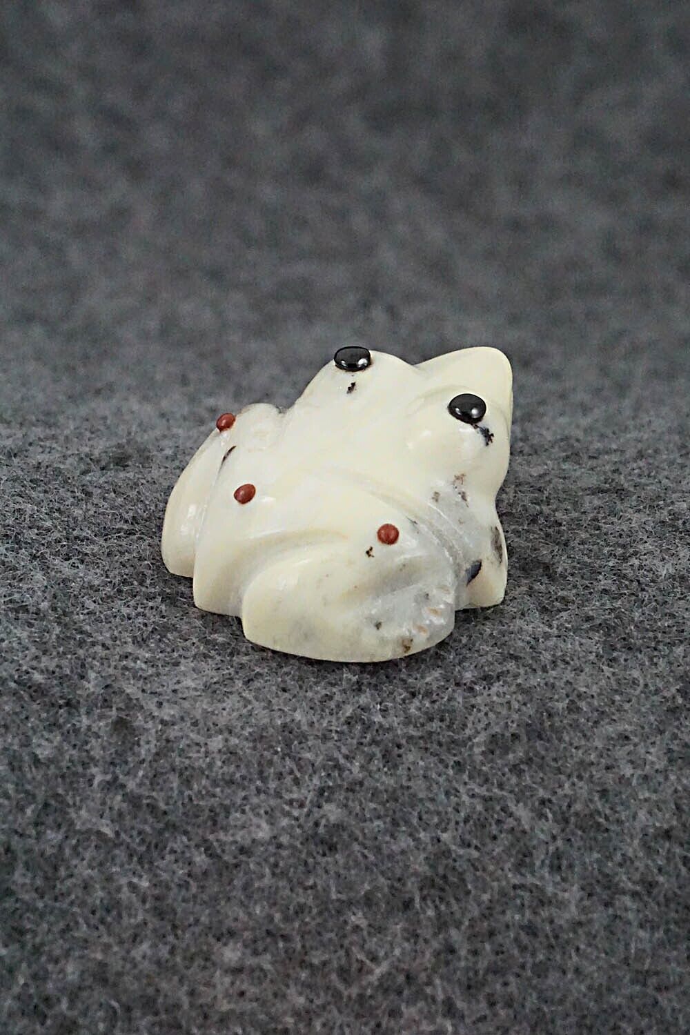 Frog Zuni Fetish Carving - Gordon Poncho