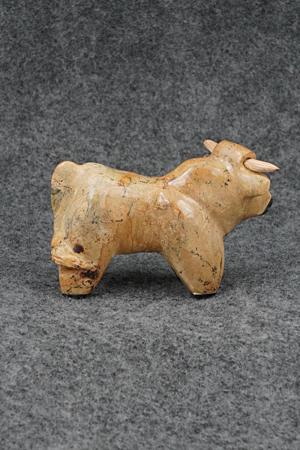 Bull Zuni Fetish Carving - Freddie Leekya