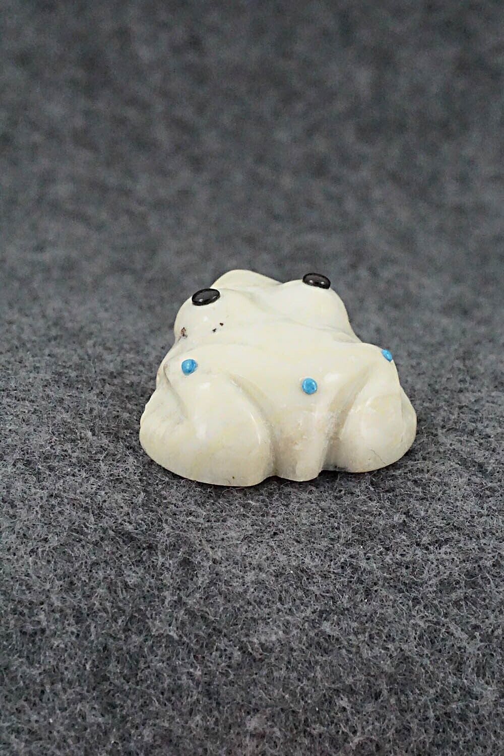 Frog Zuni Fetish Carving - Gordon Poncho