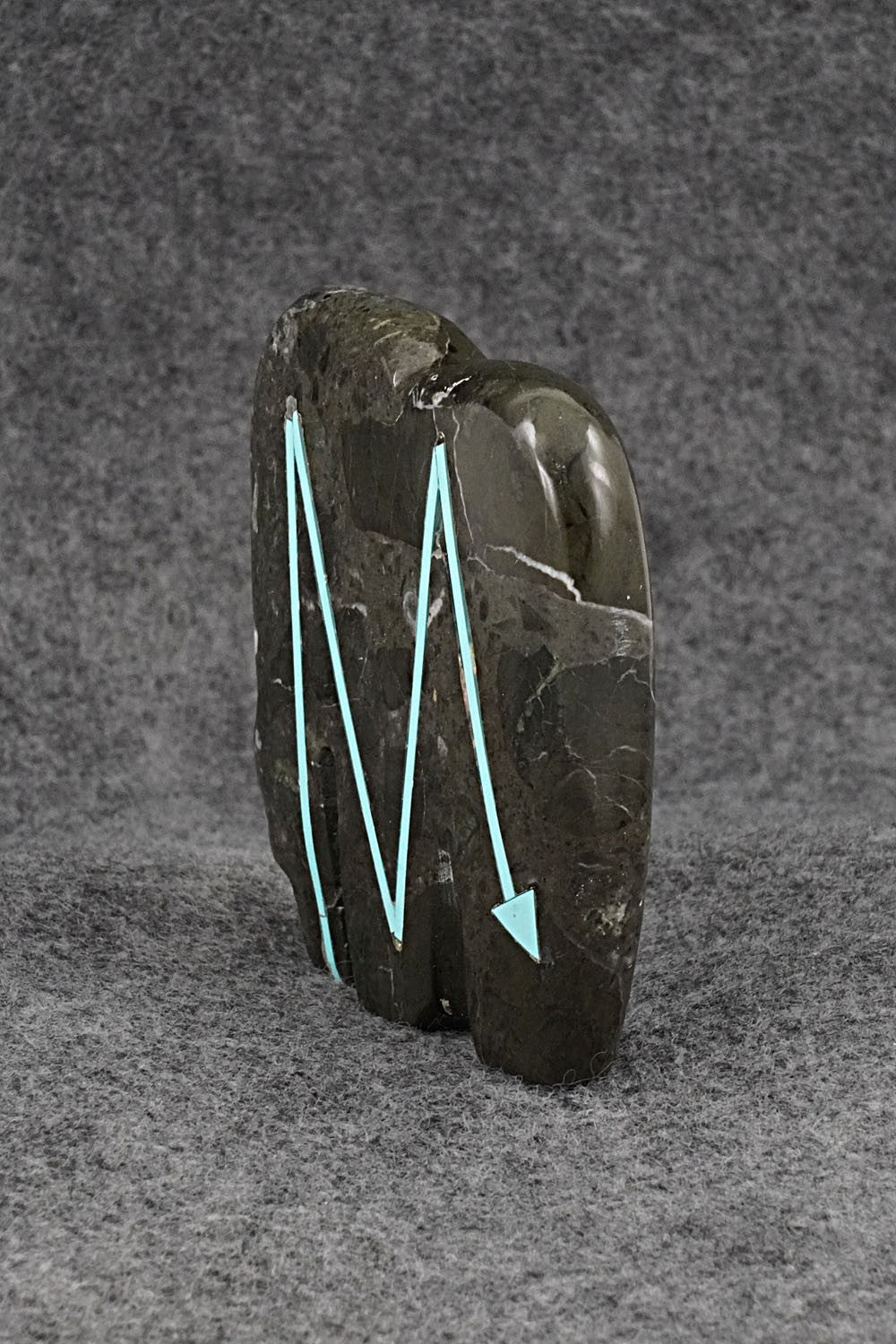 Bear Zuni Fetish Carving - Bernard Laiwakete
