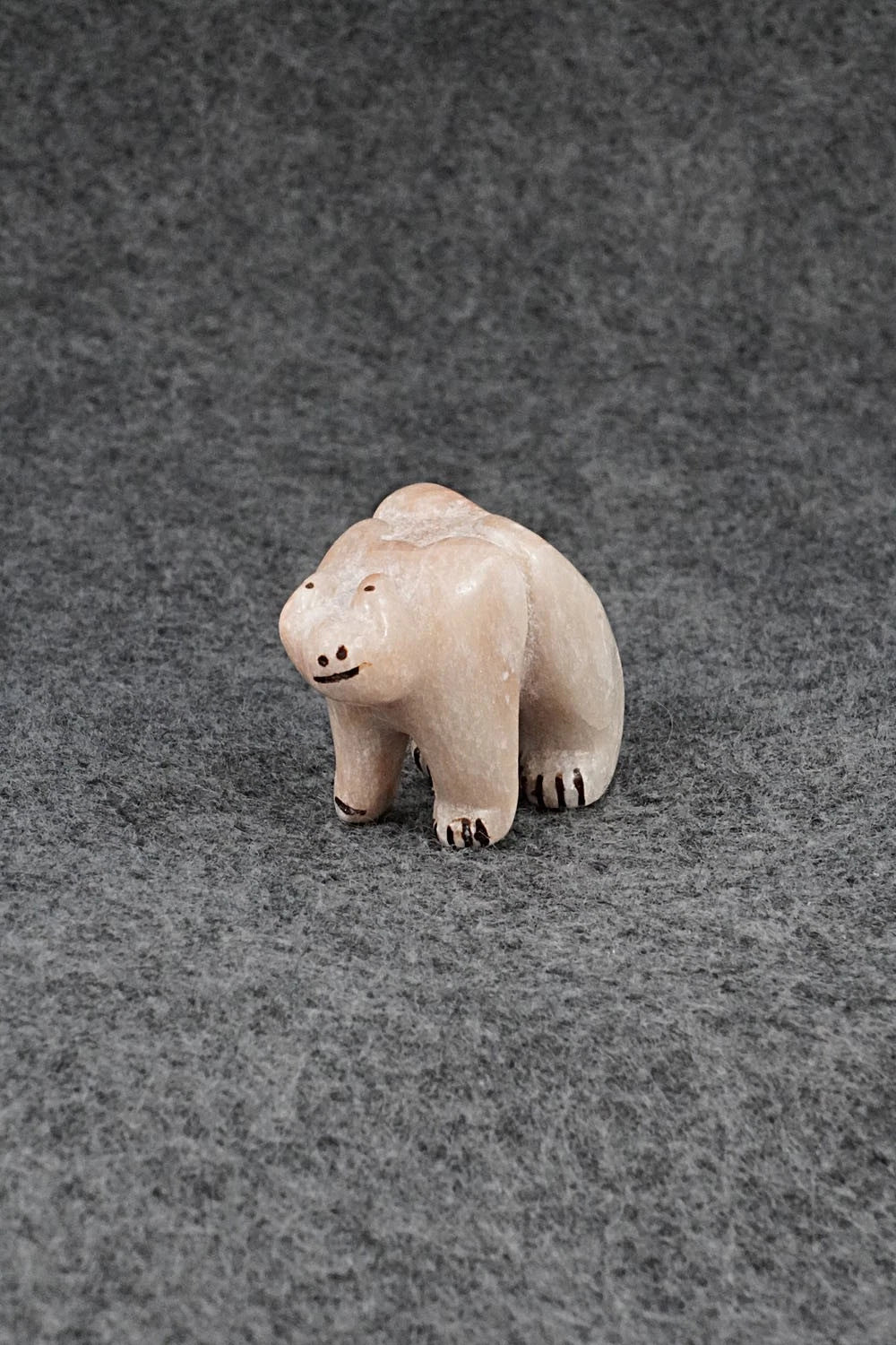 Bear Zuni Fetish Carving - Rick Kallestewa