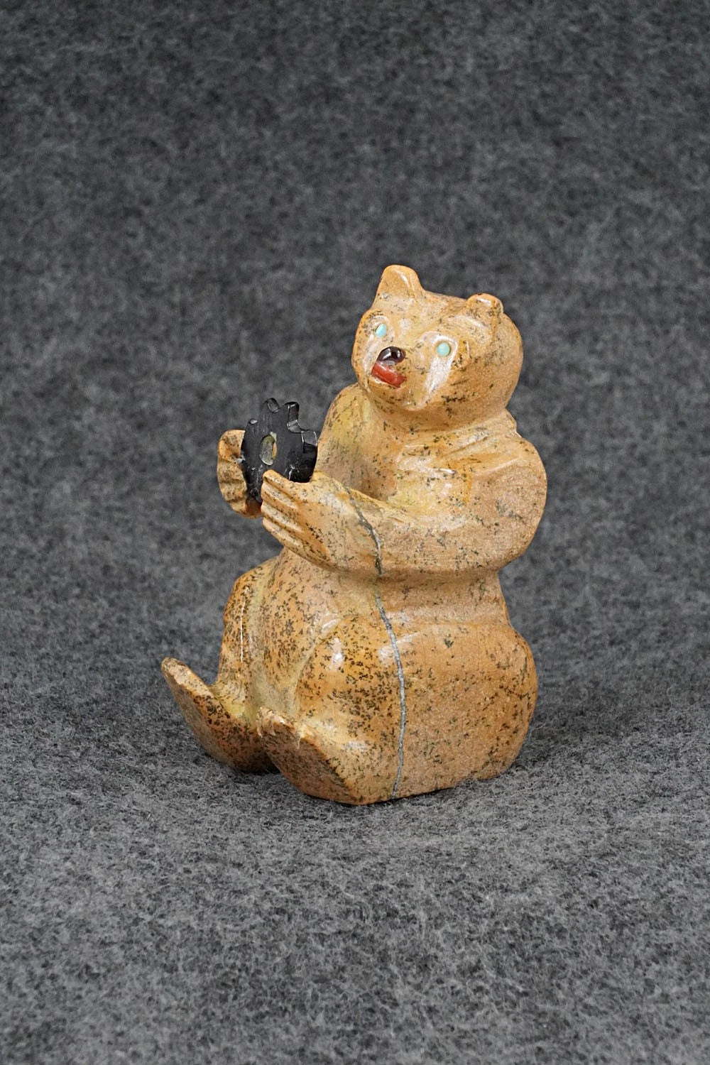 Bear Zuni Fetish Carving - Freddie Leekya