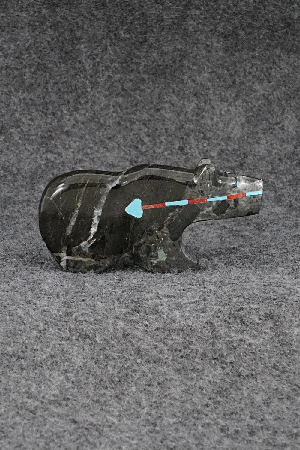 Bear Zuni Fetish Carving - Kenric Laiwakete