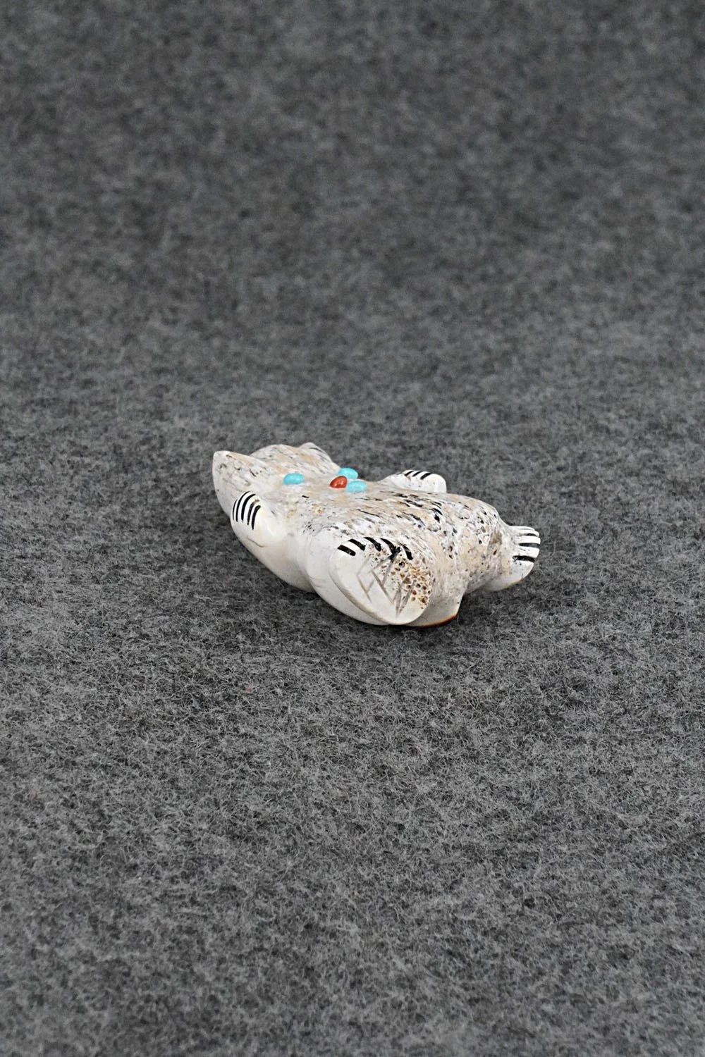 Bear Zuni Fetish Carving - Claudia Peina