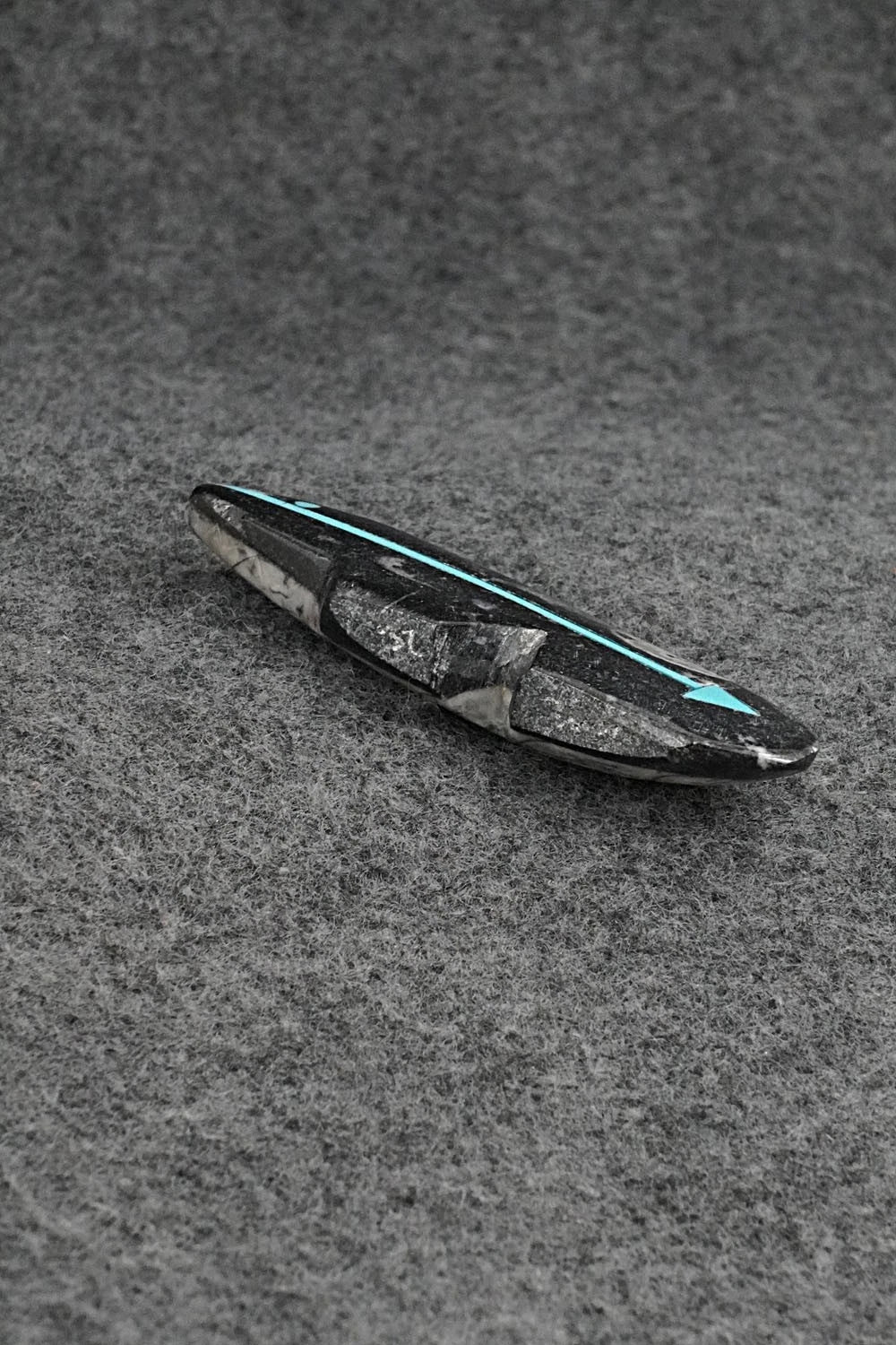 Bear Zuni Fetish Carving - Bernard Laiwakete