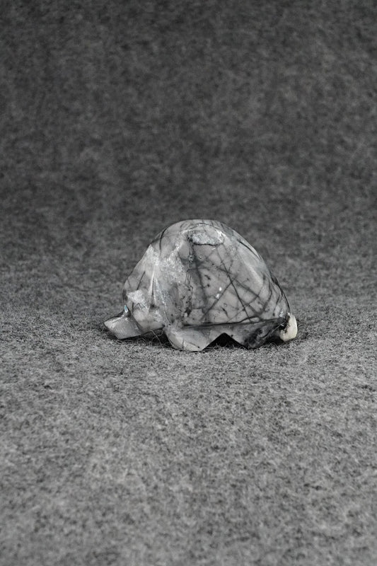 Bear Zuni Fetish Carving - Benina Kallestewa