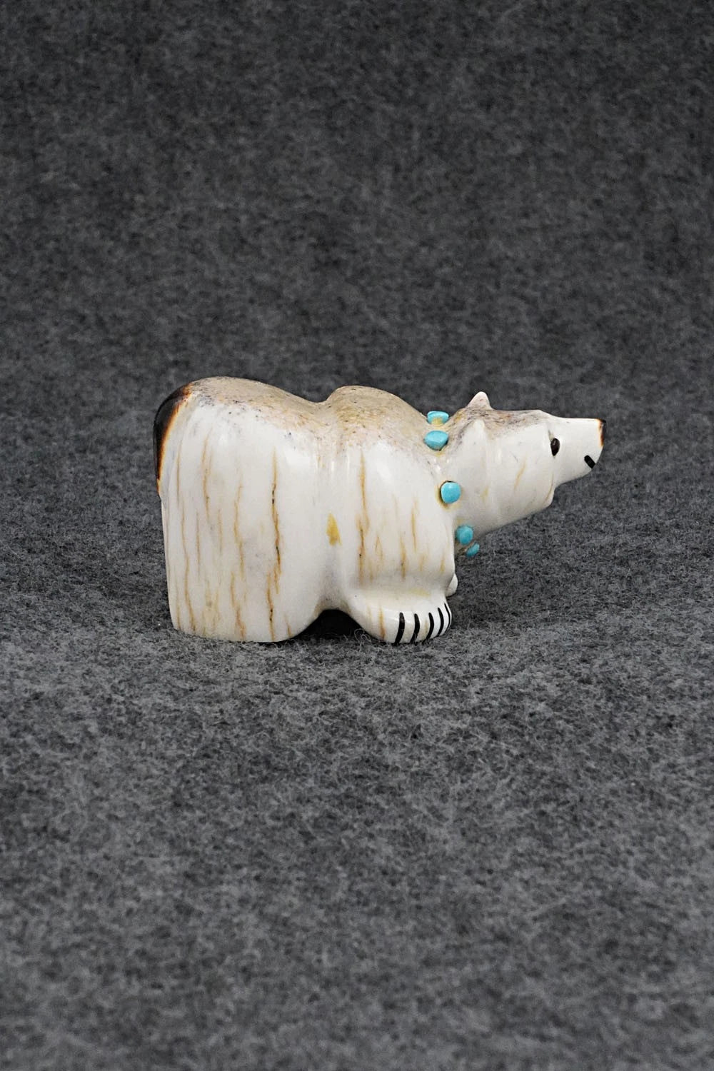 Bear Zuni Fetish Carving - Claudia Peina