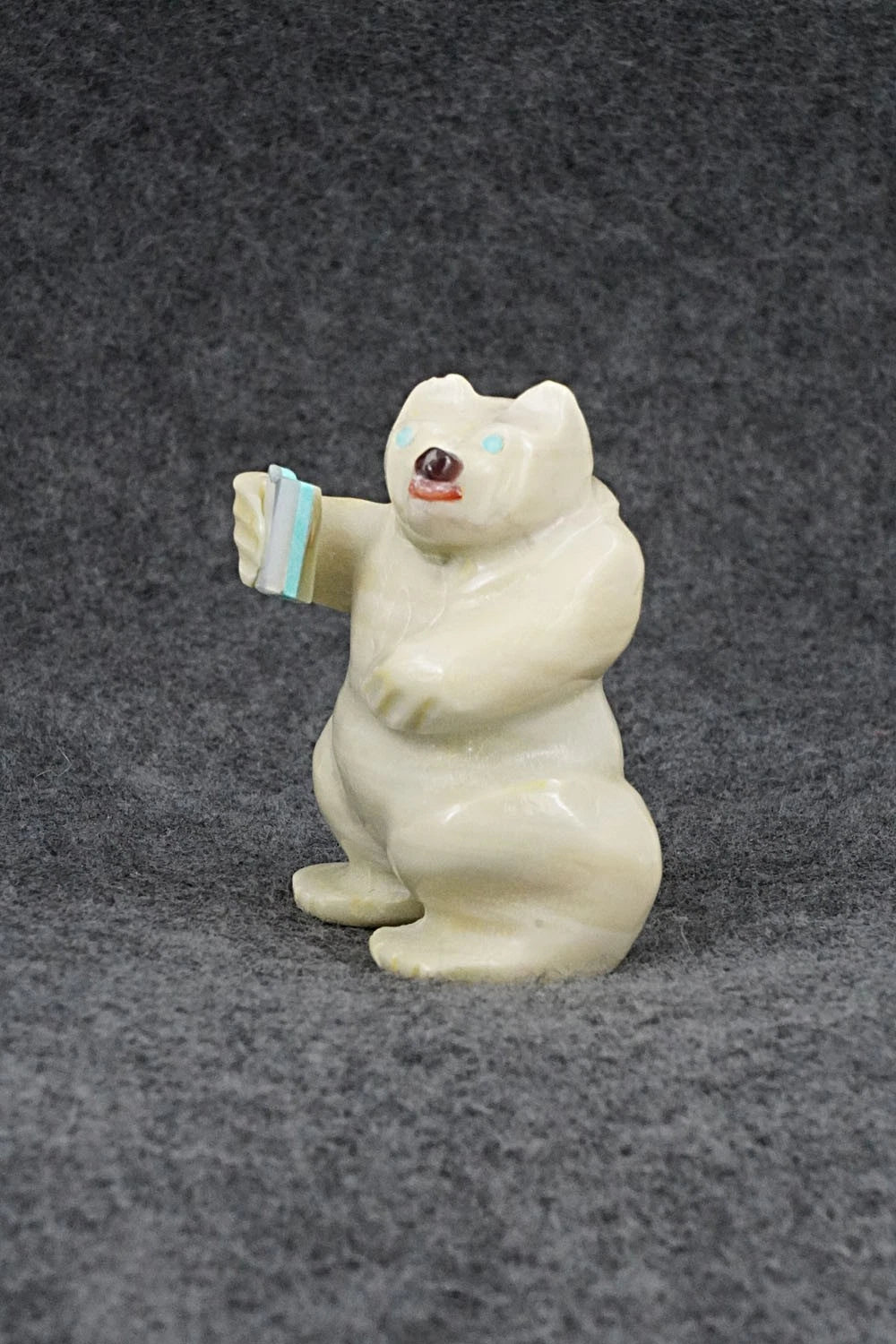 Bear Zuni Fetish Carving - Freddie Leekya