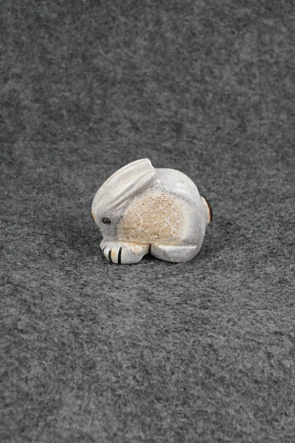 Rabbit Zuni Fetish Carving - Claudia Peina