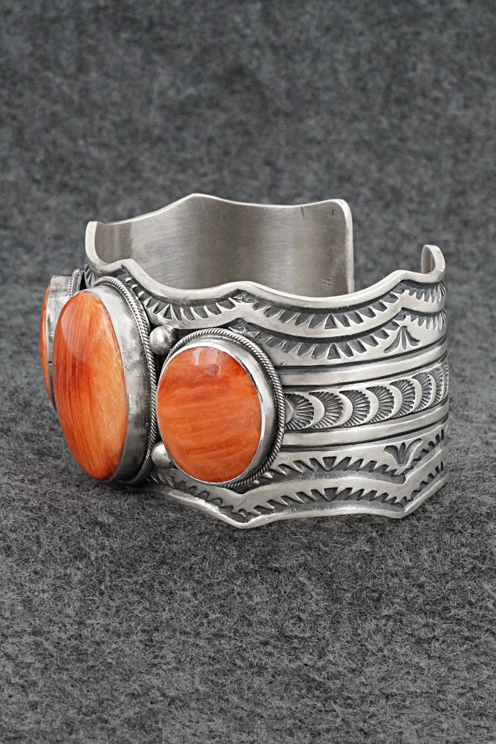 Spiny Oyster & Sterling Silver Bracelet - Mark Yazzie