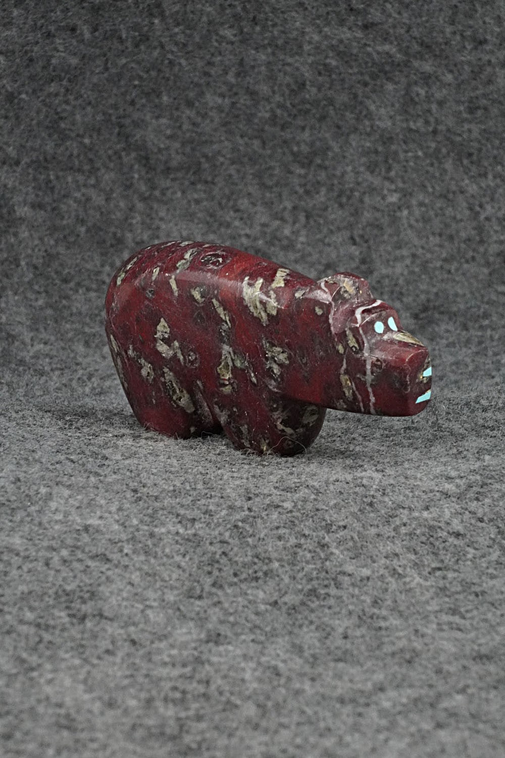Bear Zuni Fetish Carving - Bernard Laiwakete