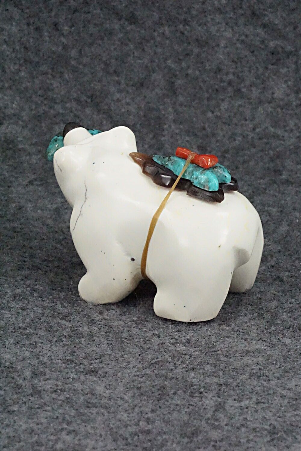 Bear with Fish Zuni Fetish Carving - Enrike Leekya