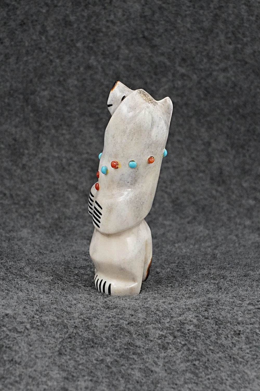 Bear Zuni Fetish Carving - Claudia Peina