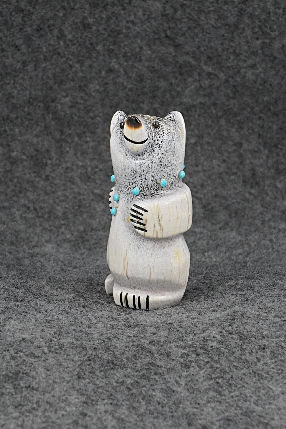 Bear Zuni Fetish Carving - Claudia Peina
