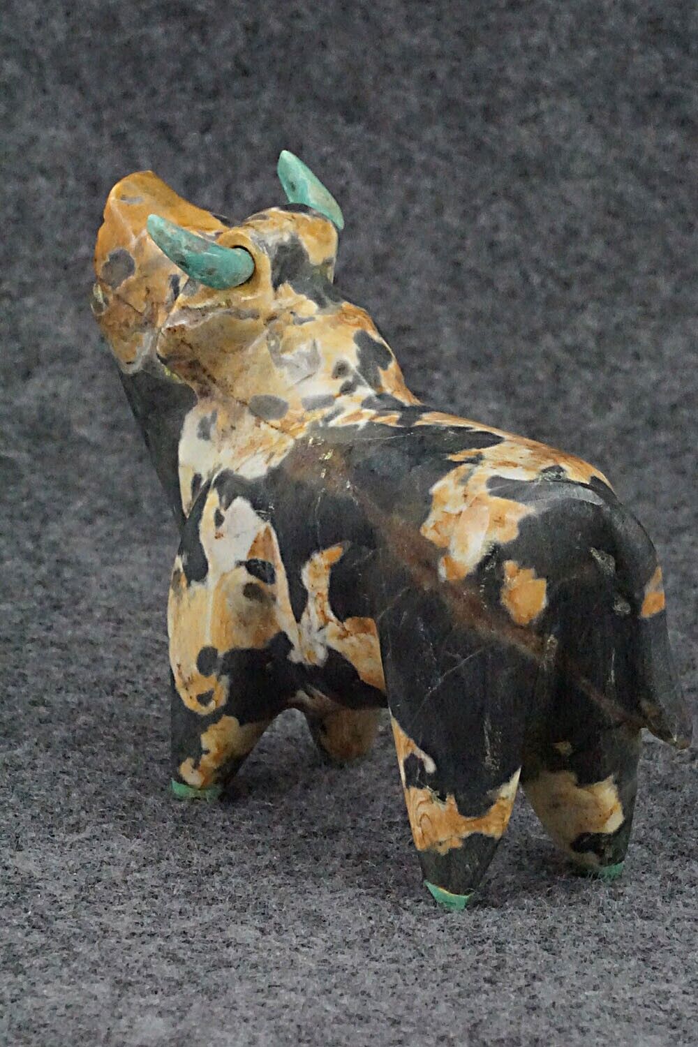 Bull Zuni Fetish Carving - Enrike Leekya