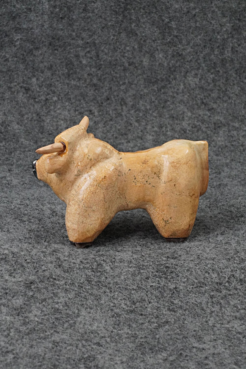 Bull Zuni Fetish Carving - Freddie Leekya