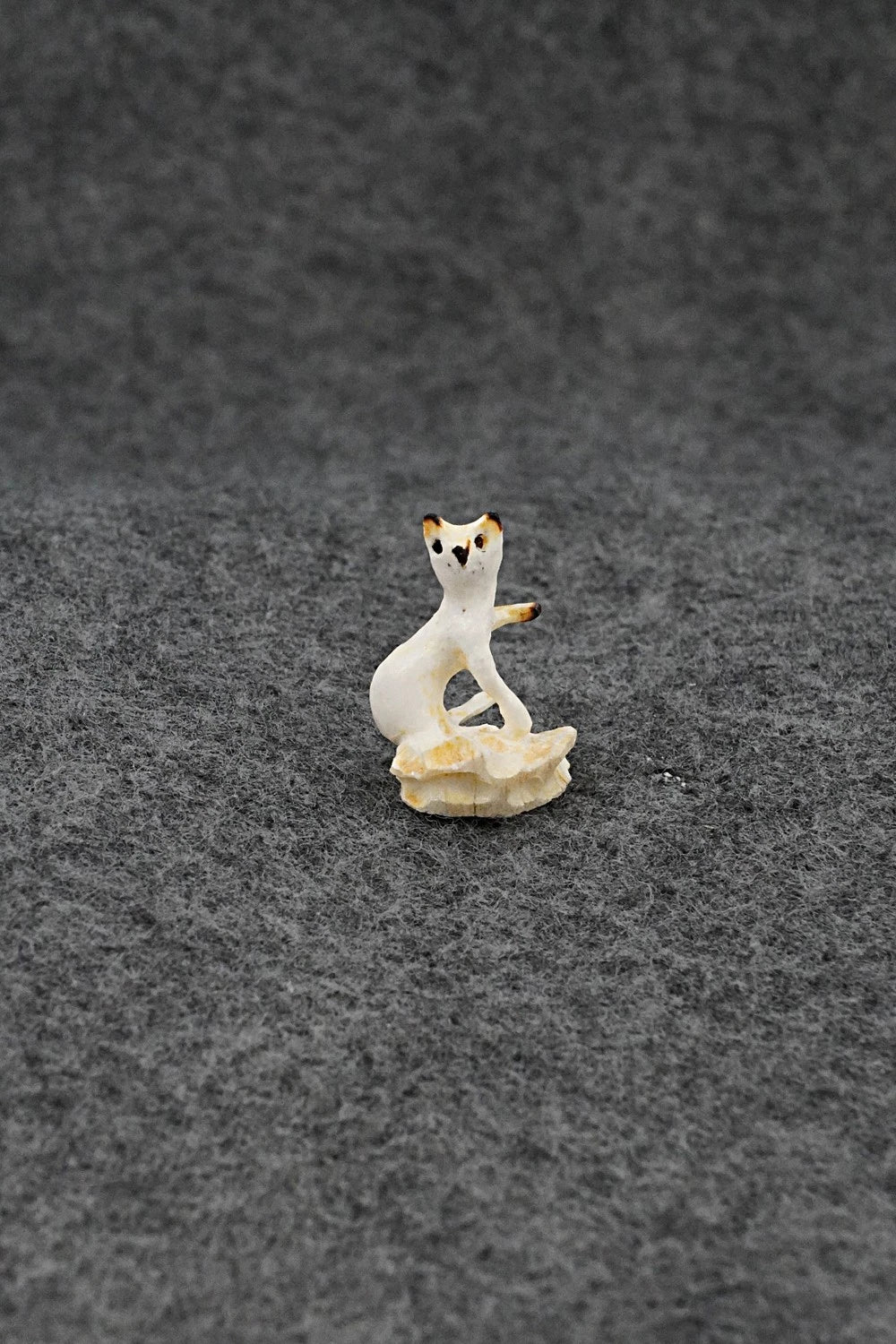 Cat Zuni Fetish Carving - Ruben Najera